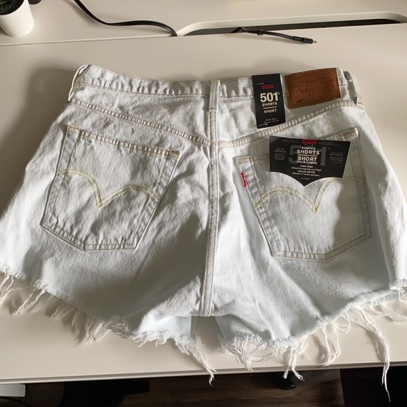Levi’s white jean shorts - Picture 3 of 4